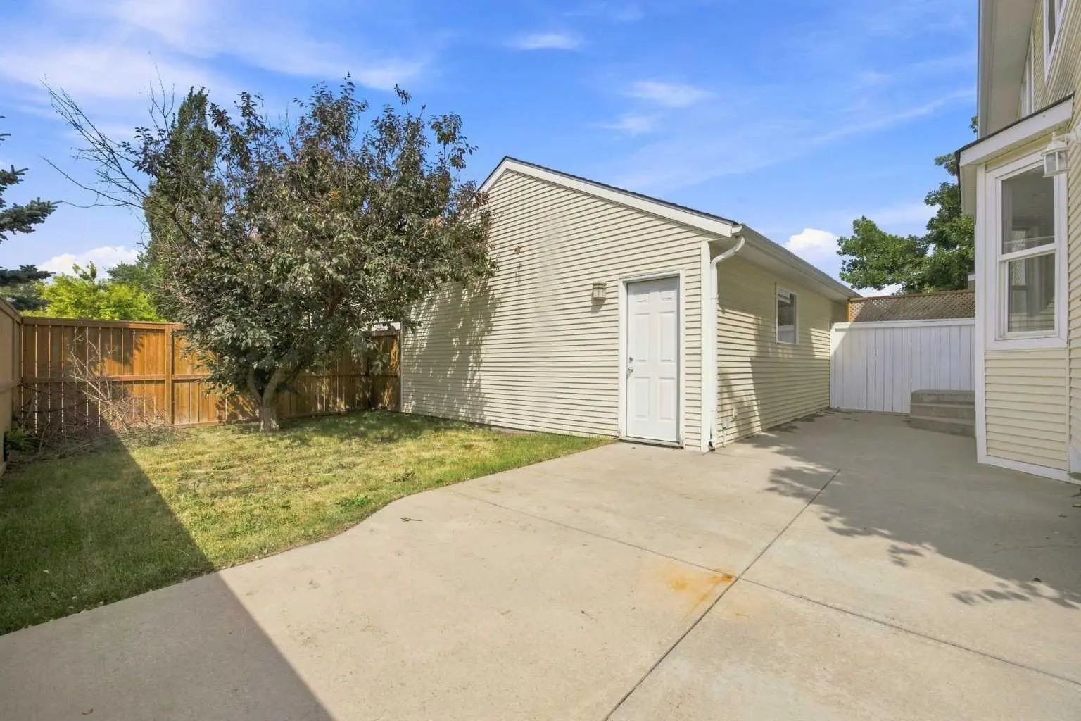 172 Somme Manor Southwest, Calgary – Residential Semi Detached (Half Duplex) Listing Photo 34