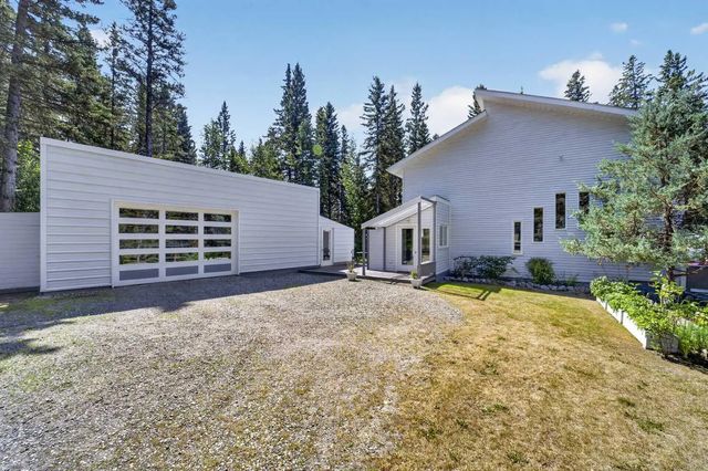7 32579 Range Road 52  , Rural Mountain View County