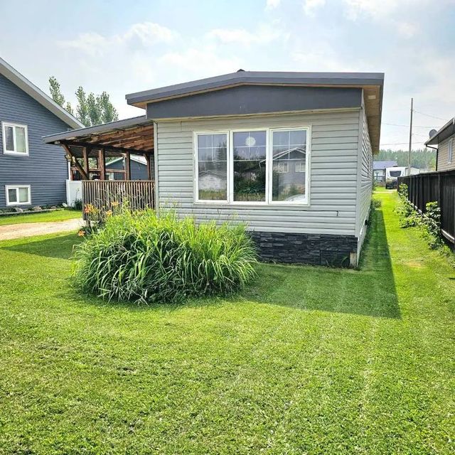 9821 101 Ave  , Plamondon