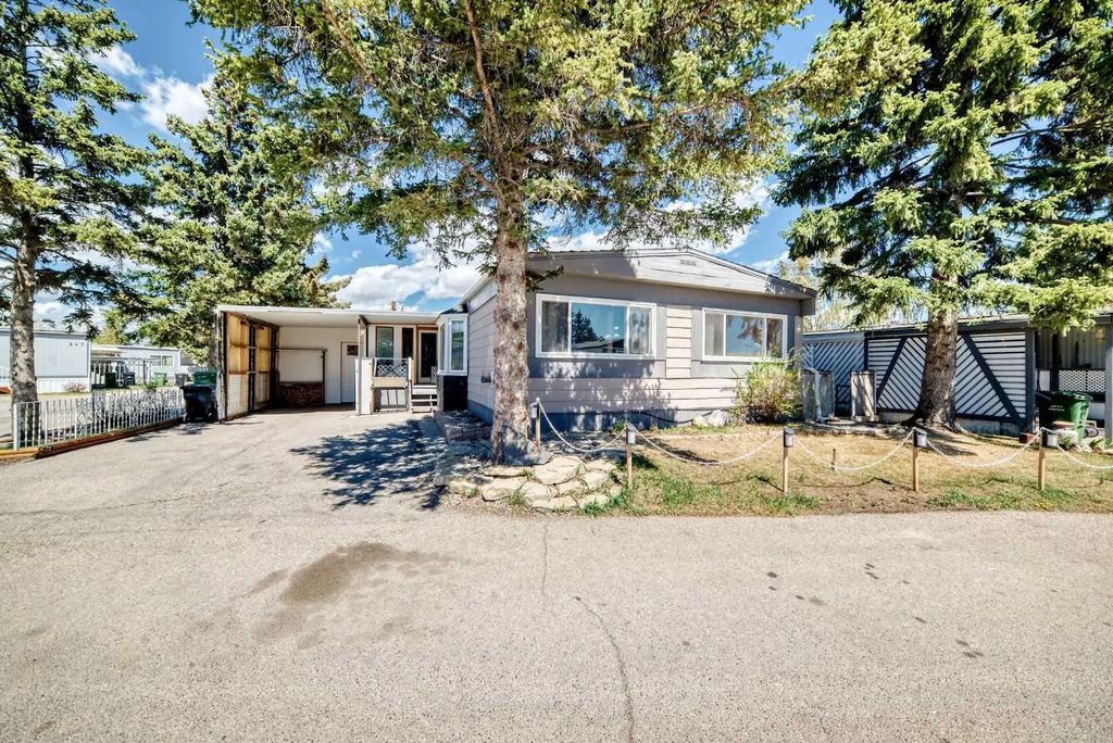 212 3223 83 Street Nw, Calgary