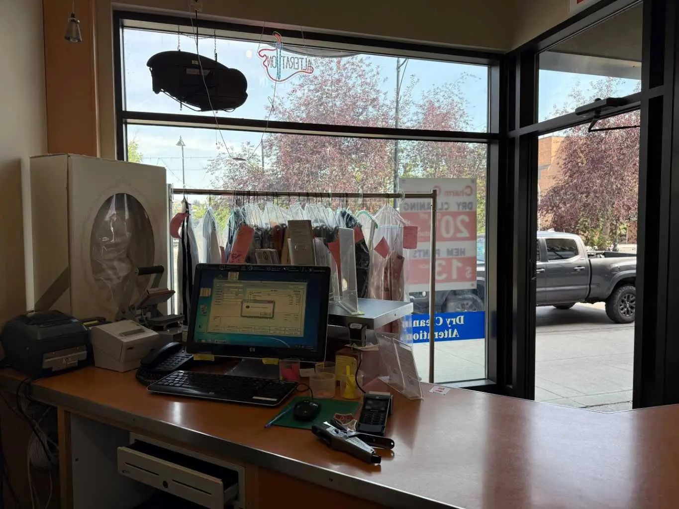 935 General Avenue Northeast, Calgary – Commercial Mixed Use Listing Photo 2