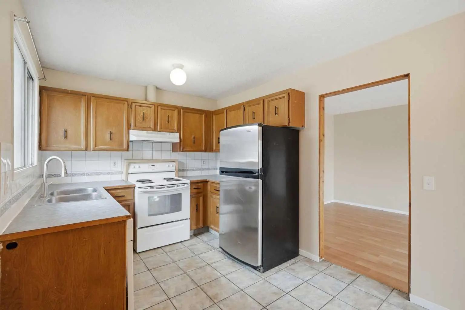 2706 46 Street Southeast, Calgary – Residential Semi Detached (Half Duplex) Listing Photo 4