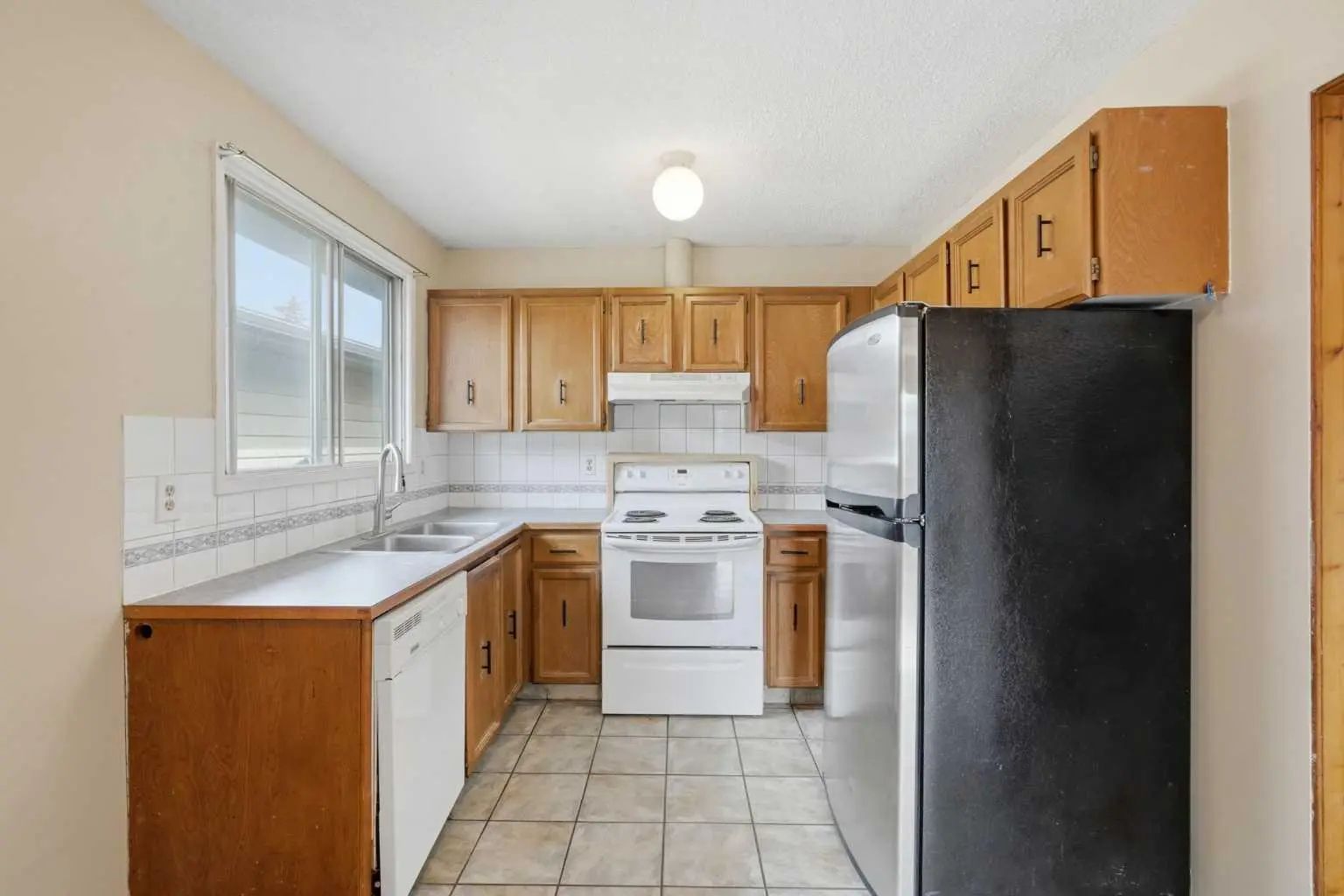 2706 46 Street Southeast, Calgary – Residential Semi Detached (Half Duplex) Listing Photo 5