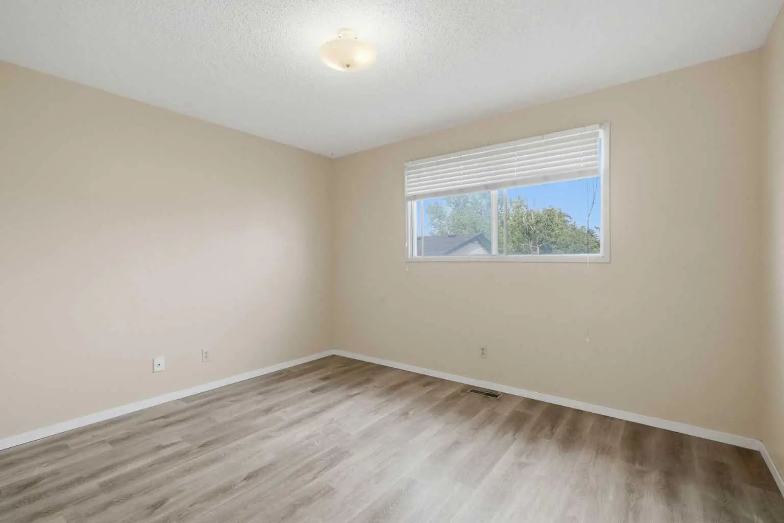 2706 46 Street Southeast, Calgary – Residential Semi Detached (Half Duplex) Listing Photo 6