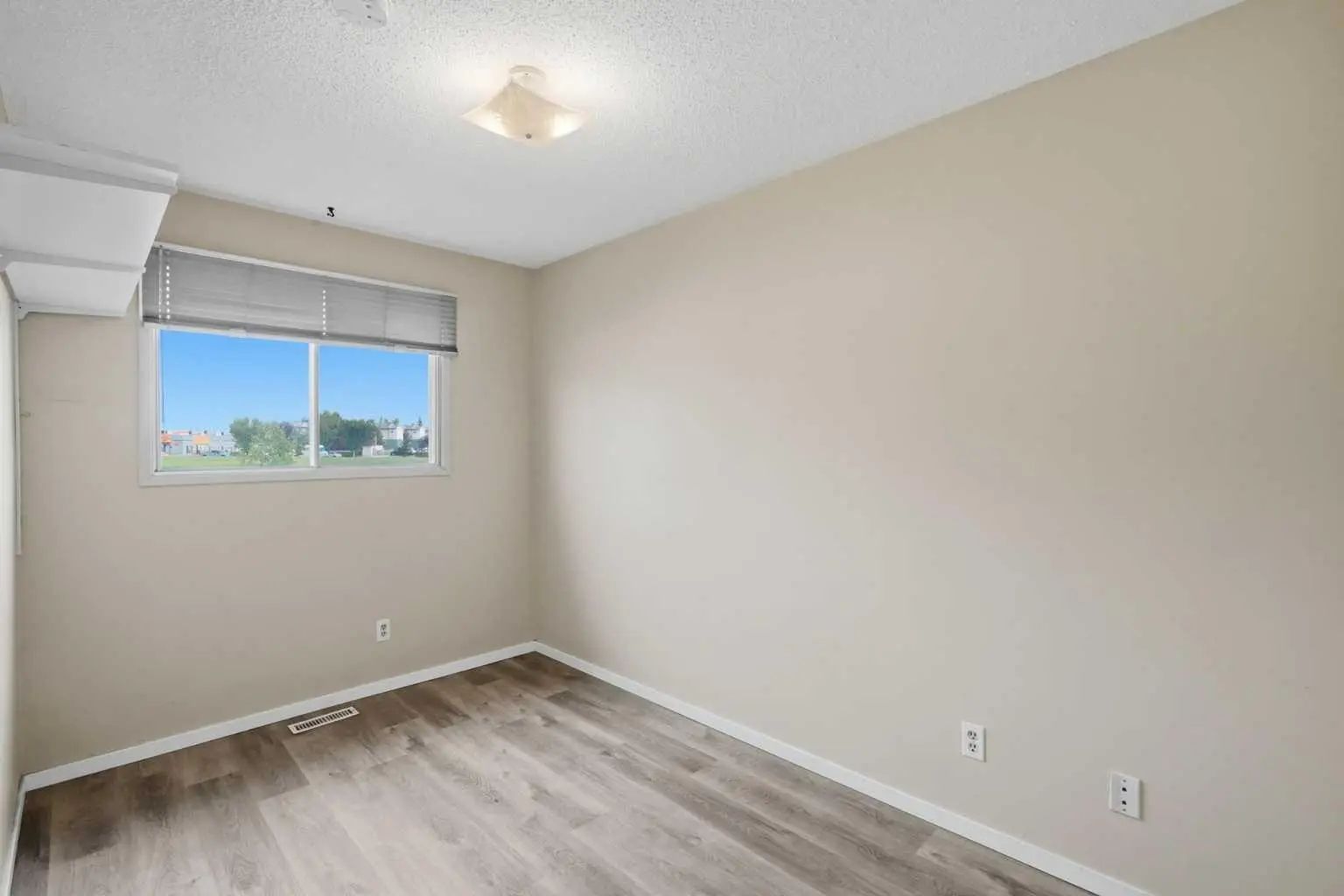 2706 46 Street Southeast, Calgary – Residential Semi Detached (Half Duplex) Listing Photo 7