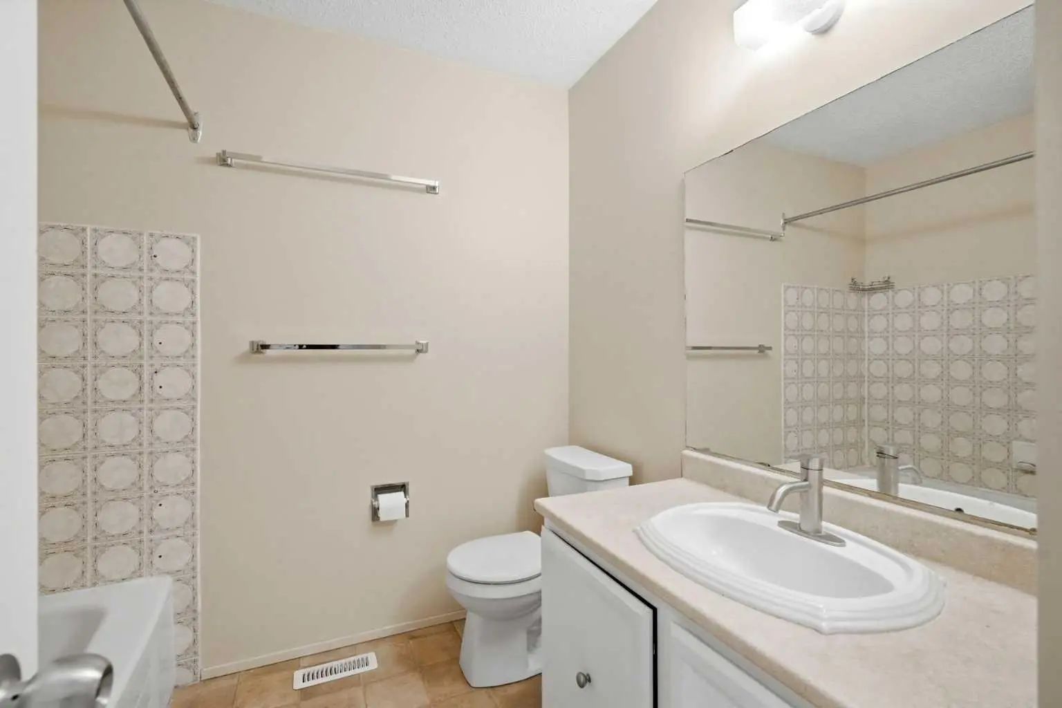 2706 46 Street Southeast, Calgary – Residential Semi Detached (Half Duplex) Listing Photo 8