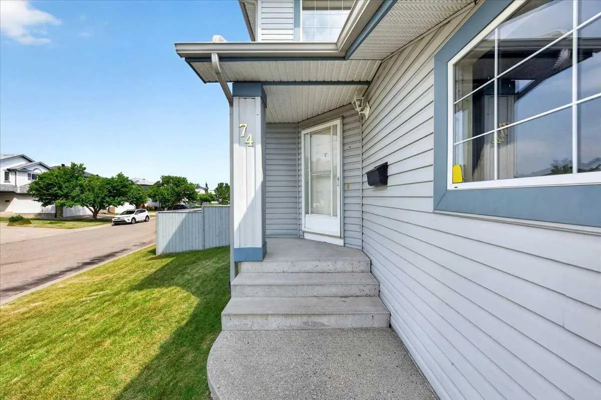 74 Anaheim Gardens Northeast, Calgary – Residential Detached Listing Photo 3