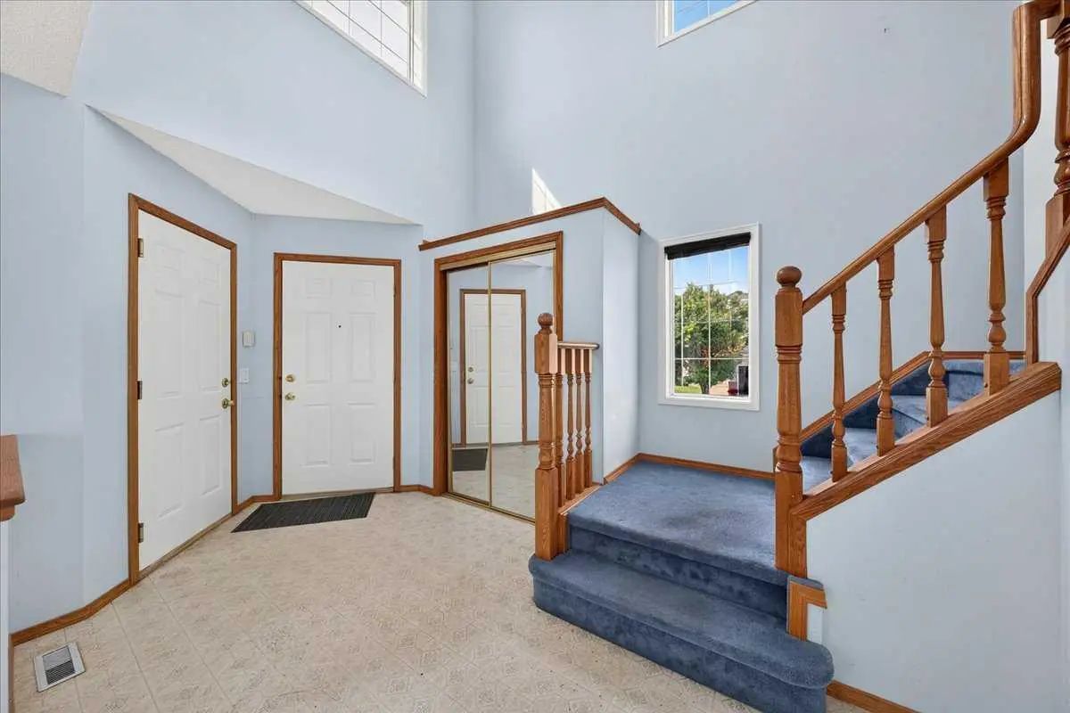 74 Anaheim Gardens Northeast, Calgary – Residential Detached Listing Photo 4