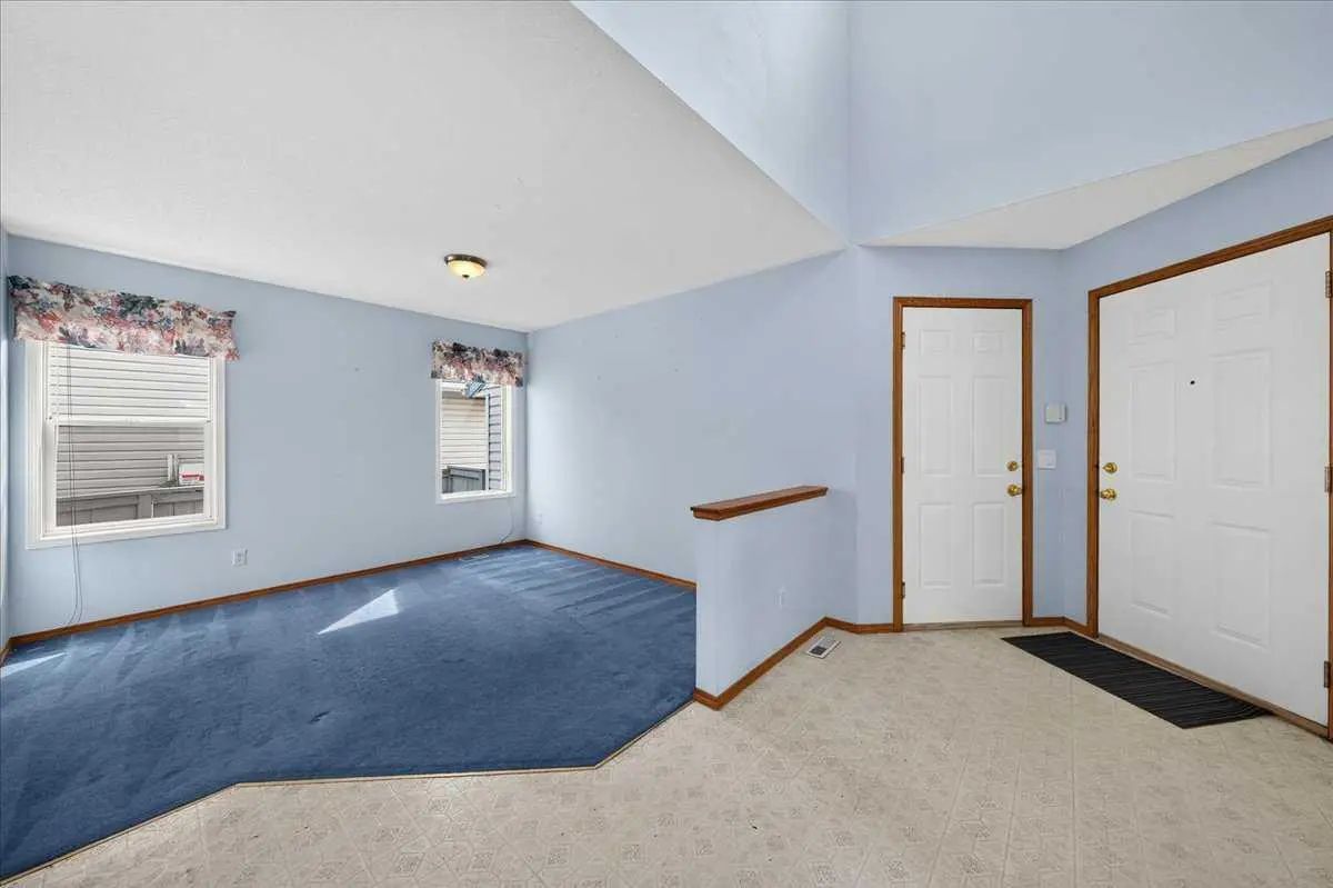 74 Anaheim Gardens Northeast, Calgary – Residential Detached Listing Photo 5