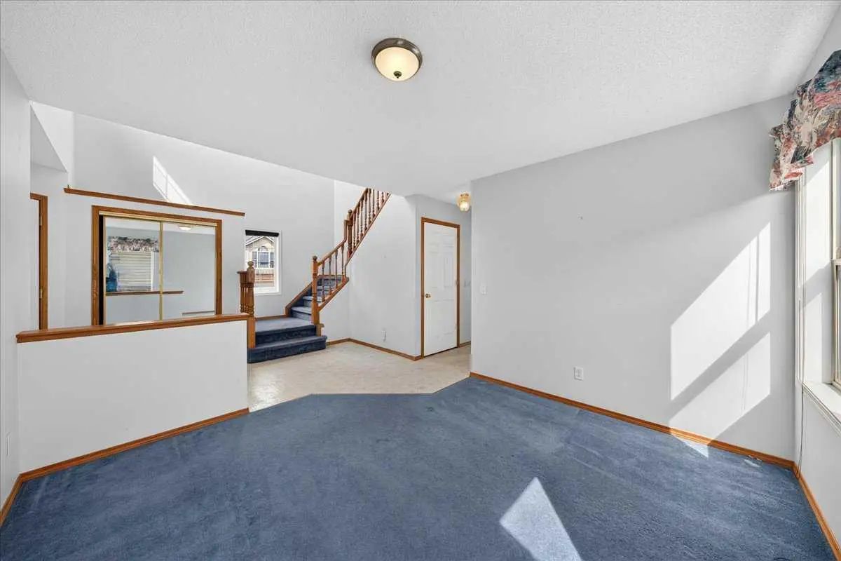 74 Anaheim Gardens Northeast, Calgary – Residential Detached Listing Photo 9