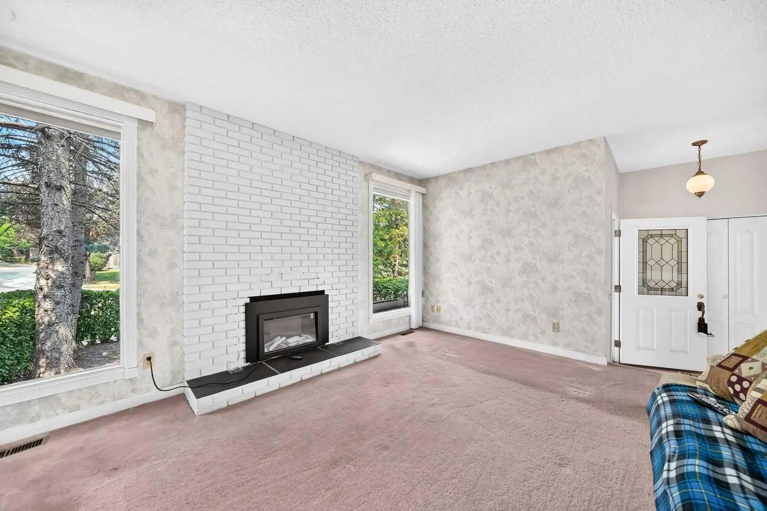 6437 Coach Hill Road Southwest, Calgary – Residential Semi Detached (Half Duplex) Listing Photo 4