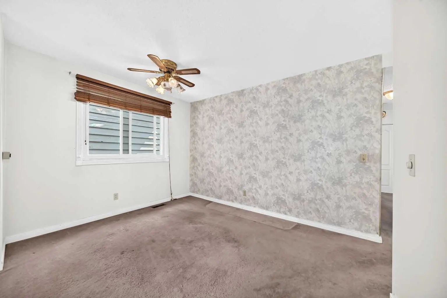 6437 Coach Hill Road Southwest, Calgary – Residential Semi Detached (Half Duplex) Listing Photo 7