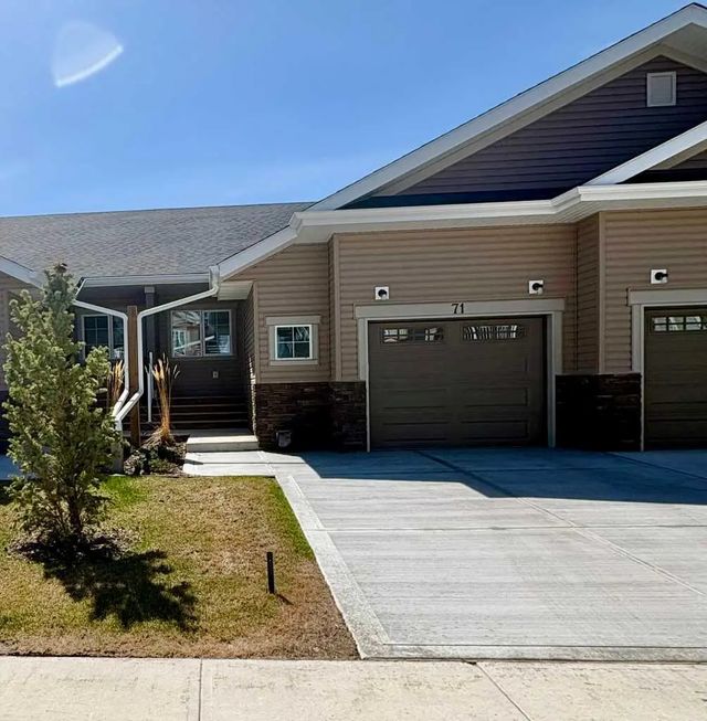 71 Golden Crescent , Red Deer
