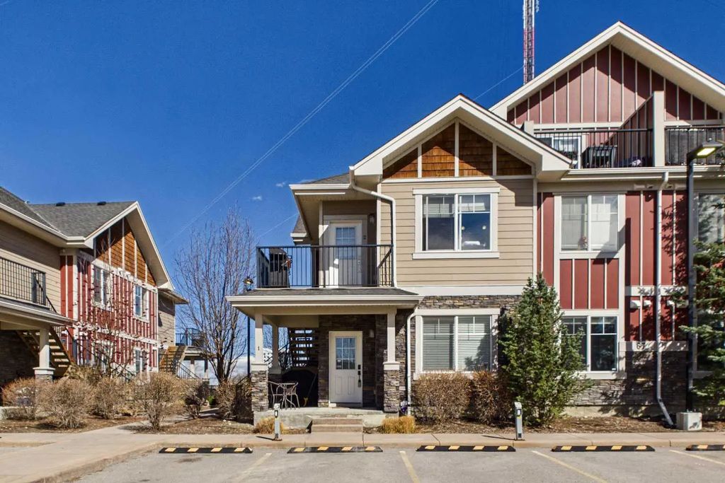 1 67 West Coach Manor Sw, Calgary
