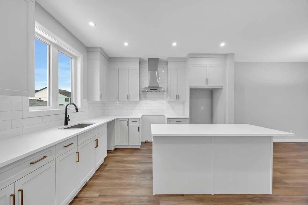10 Versant Path Sw, Calgary