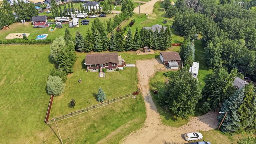 521 Partridge Crescent  , Pelican Point