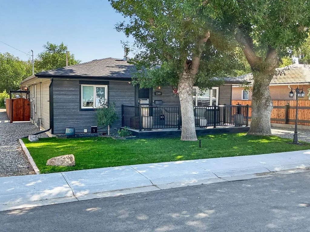 2209 14 Street , Coaldale