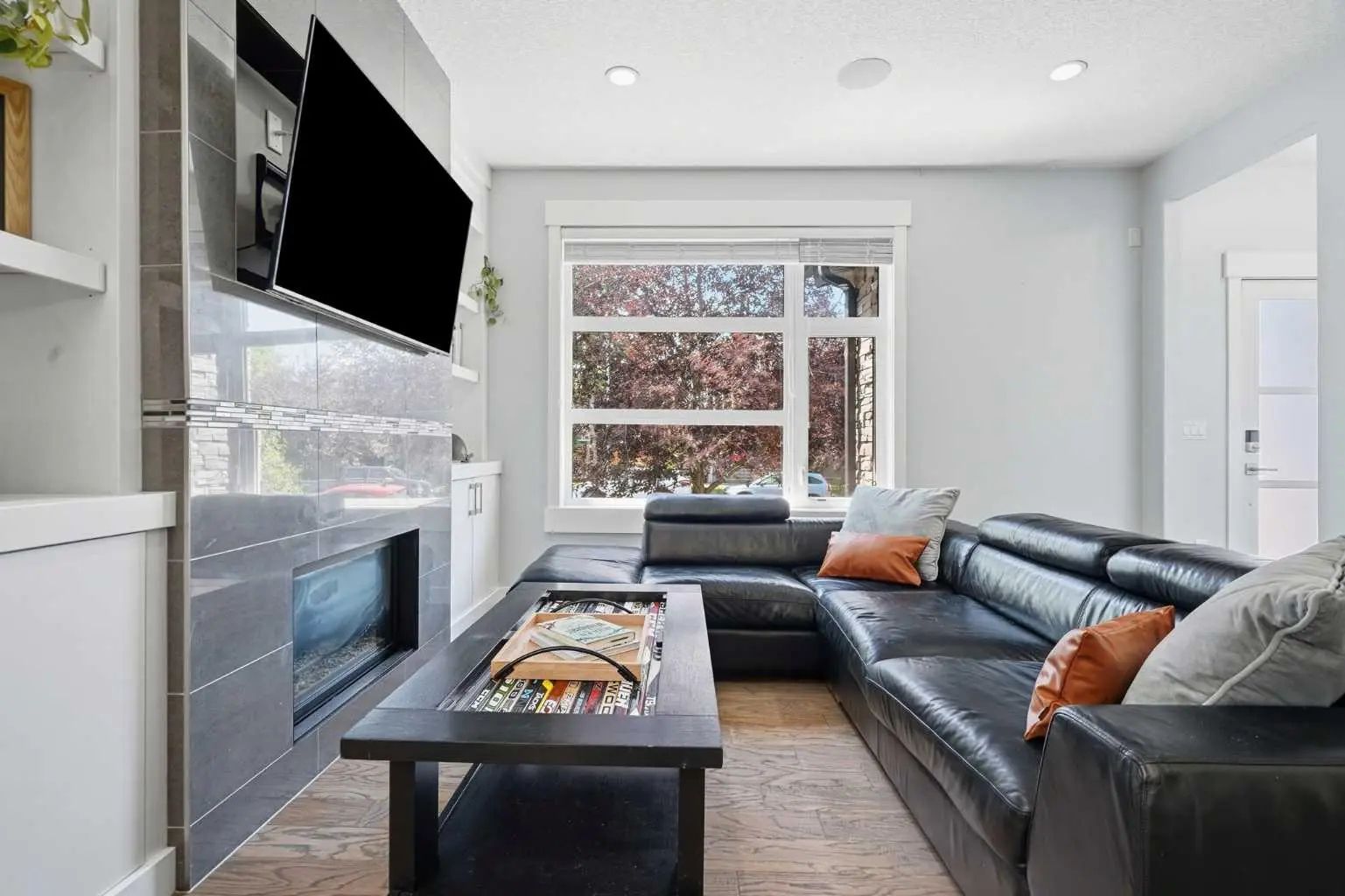 1 2432 24a Street Southwest, Calgary – Residential Row/Townhouse Listing Photo 3