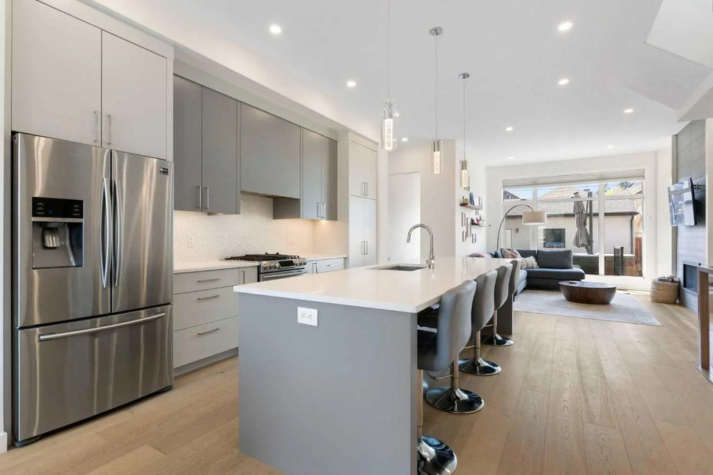 2507 17 Street Nw, Calgary