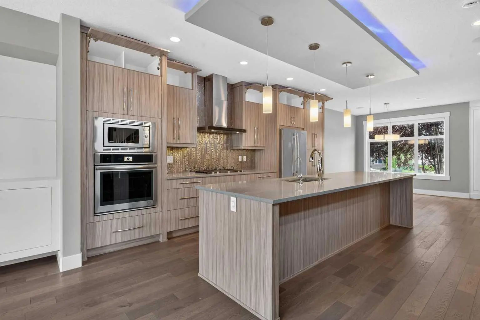 3318 Centre B Street Northwest, Calgary – Residential Semi Detached (Half Duplex) Listing Photo 2