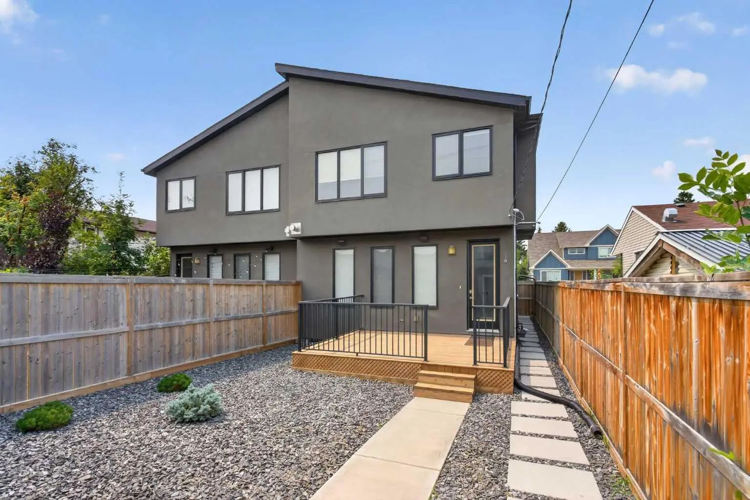 3318 Centre B Street Northwest, Calgary – Residential Semi Detached (Half Duplex) Listing Photo 4