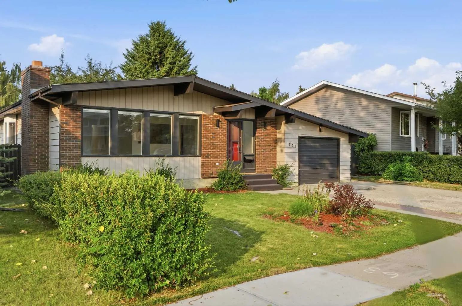 731 Queensland Drive Southeast, Calgary – Residential Detached Listing Photo 2