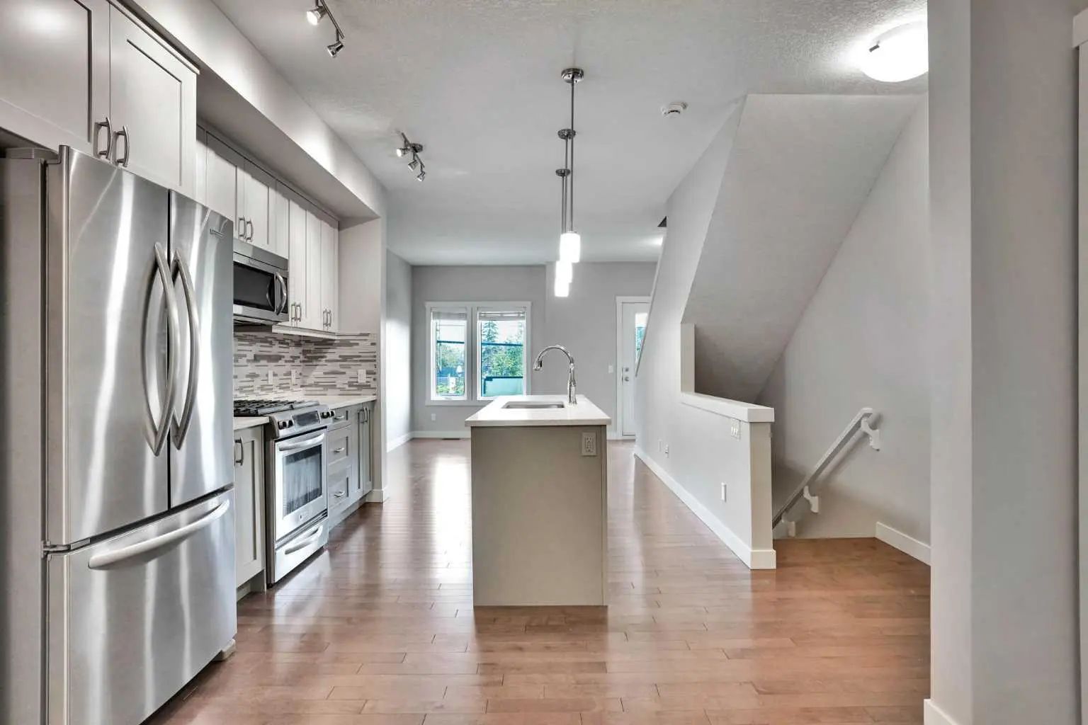 118 28 Mcdougall Court Northeast, Calgary – Residential Row/Townhouse Listing Photo 2