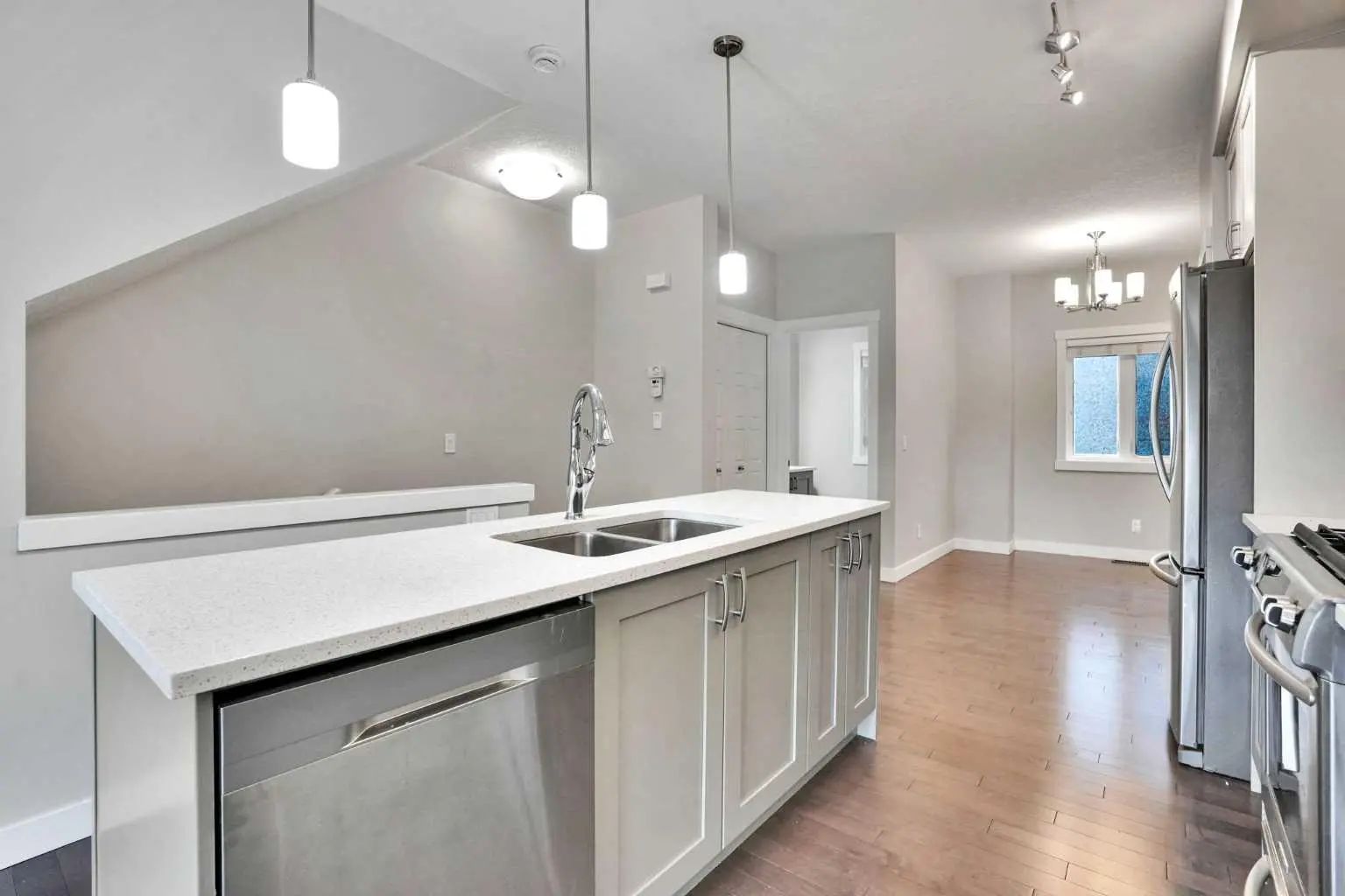 118 28 Mcdougall Court Northeast, Calgary – Residential Row/Townhouse Listing Photo 9