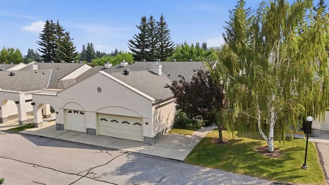 30 Sandarac Circle Nw, Calgary