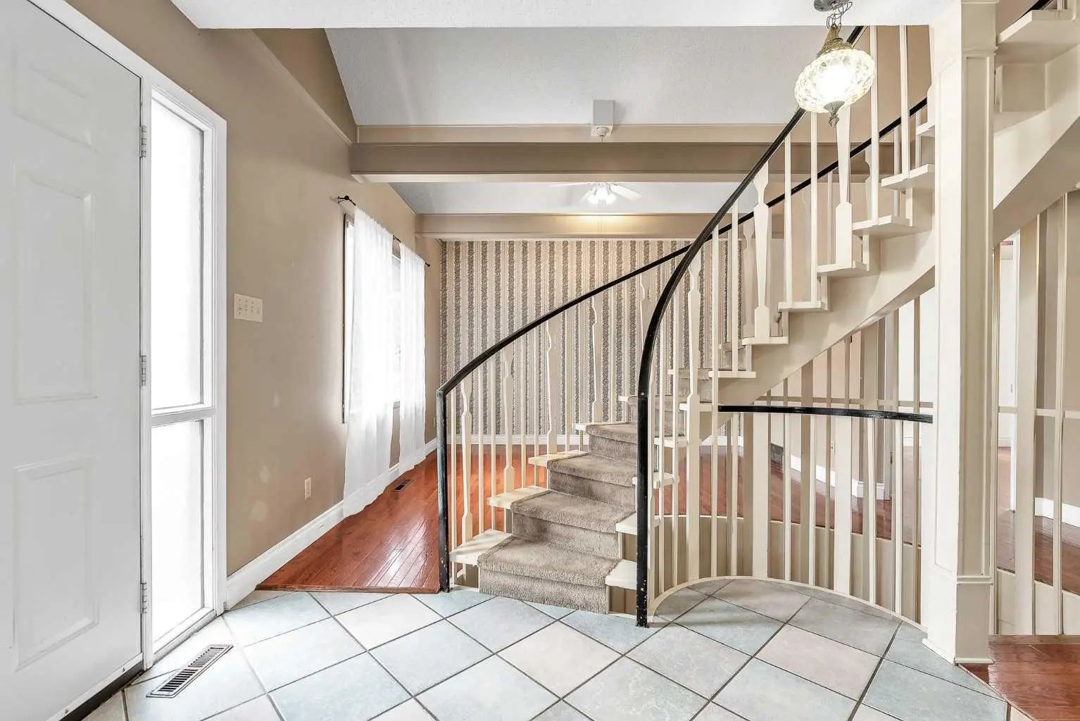 5820 Dalmead Crescent Northwest, Calgary – Residential Detached Listing Photo 3