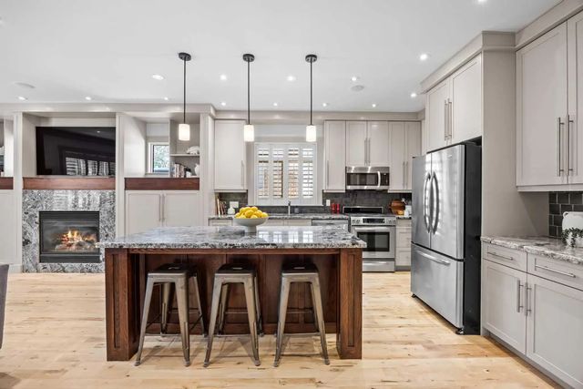 211 32 Avenue Nw, Calgary