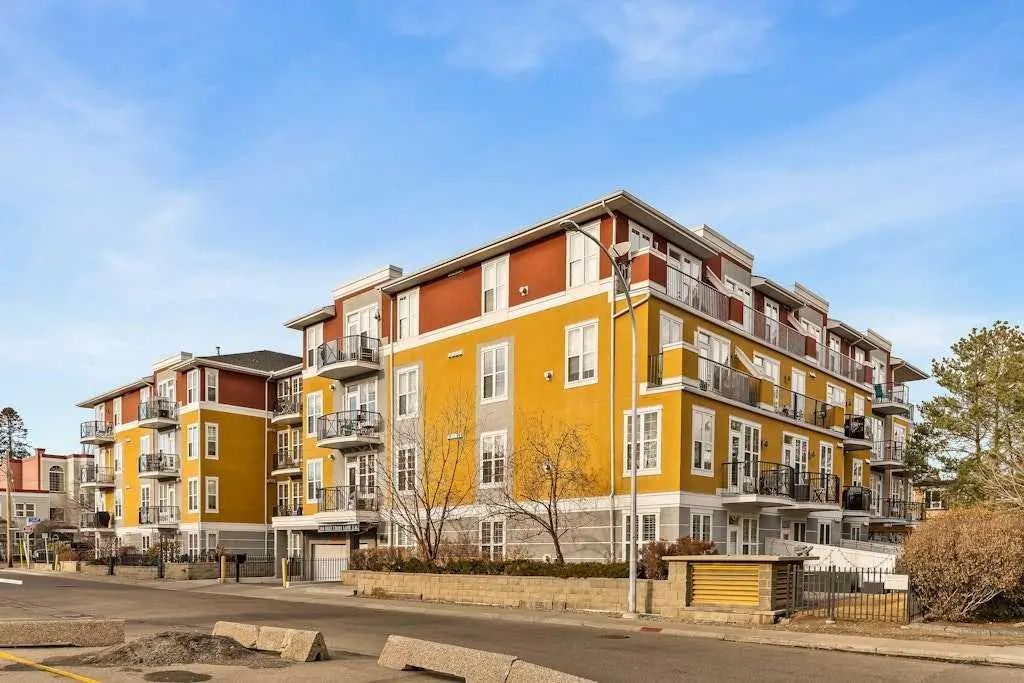 313 208 Holy Cross Lane Sw, Calgary