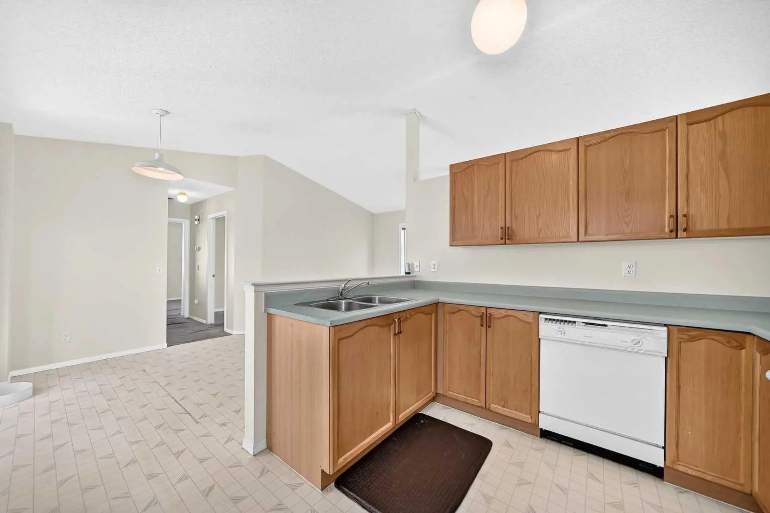 23 San Diego Manor Northeast, Calgary – Residential Detached Listing Photo 4