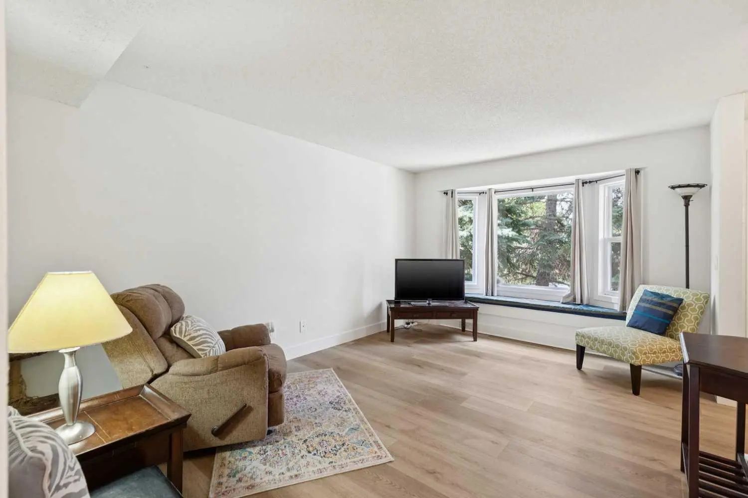 91 Deerfield Drive Southeast, Calgary – Residential Row/Townhouse Listing Photo 2