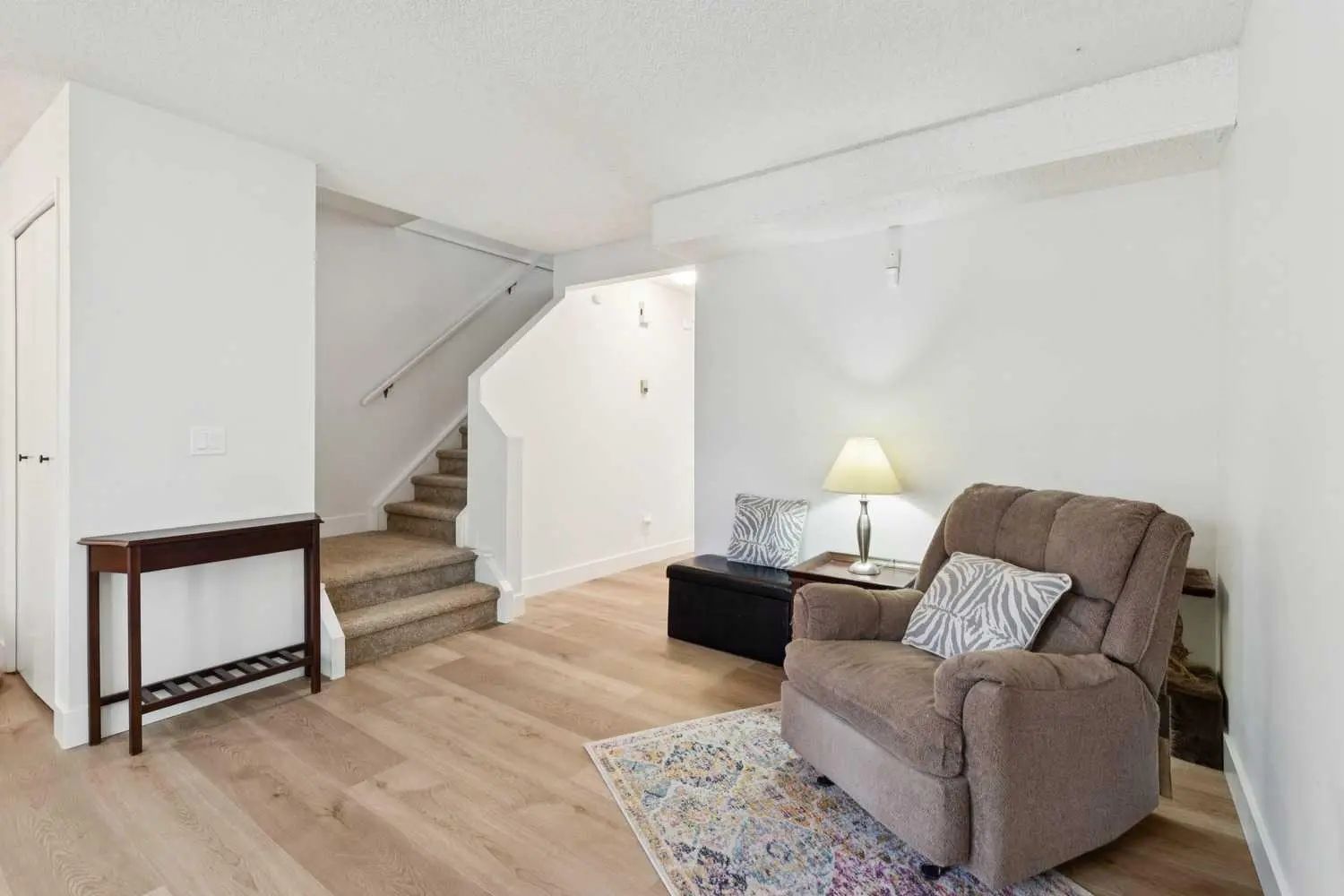 91 Deerfield Drive Southeast, Calgary – Residential Row/Townhouse Listing Photo 4