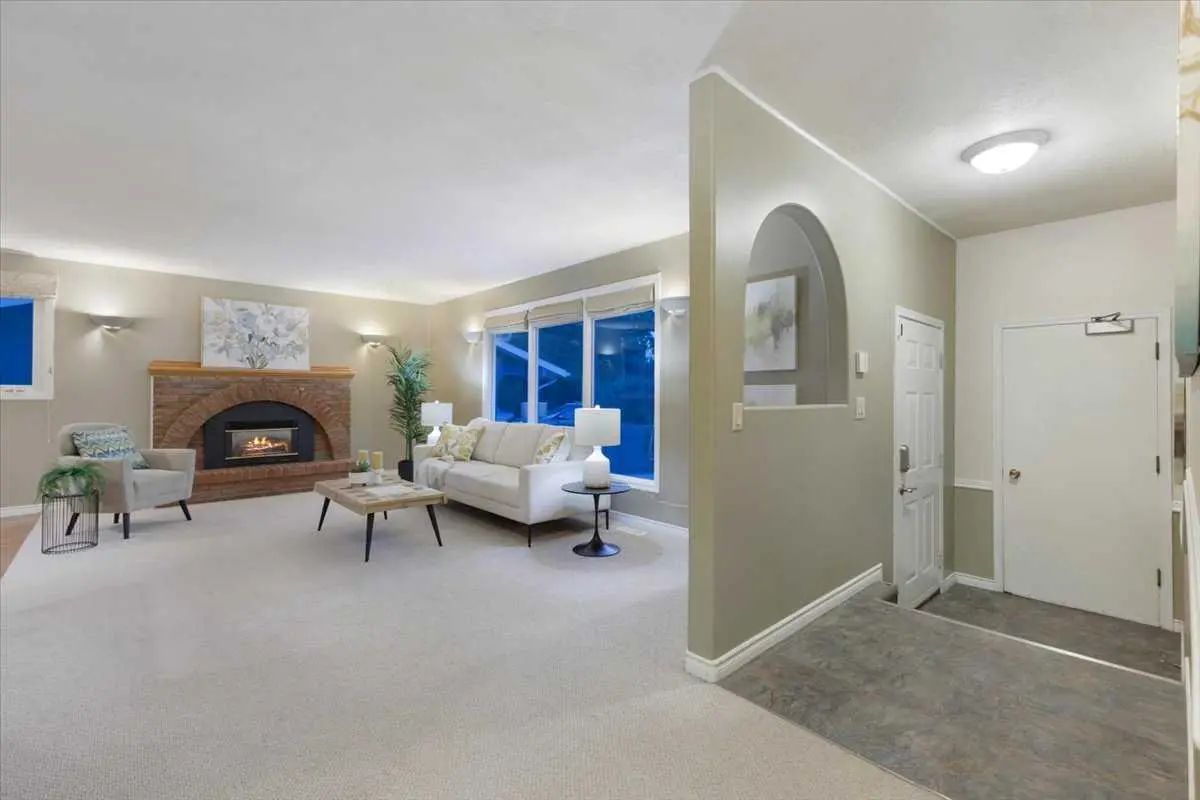 124 Oakmoor Place Southwest, Calgary – Residential Detached Listing Photo 3