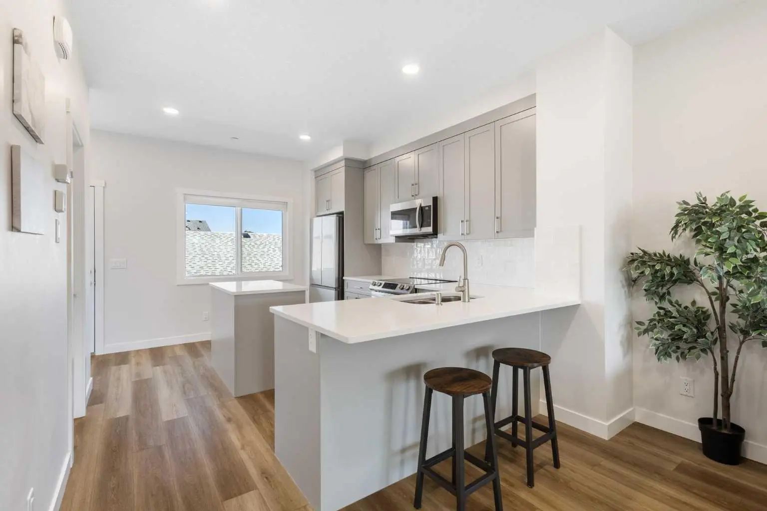 251 Lucas Boulevard Northwest, Calgary – Residential Row/Townhouse Listing Photo 8