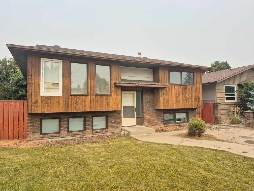 84 Eton Road W, Lethbridge
