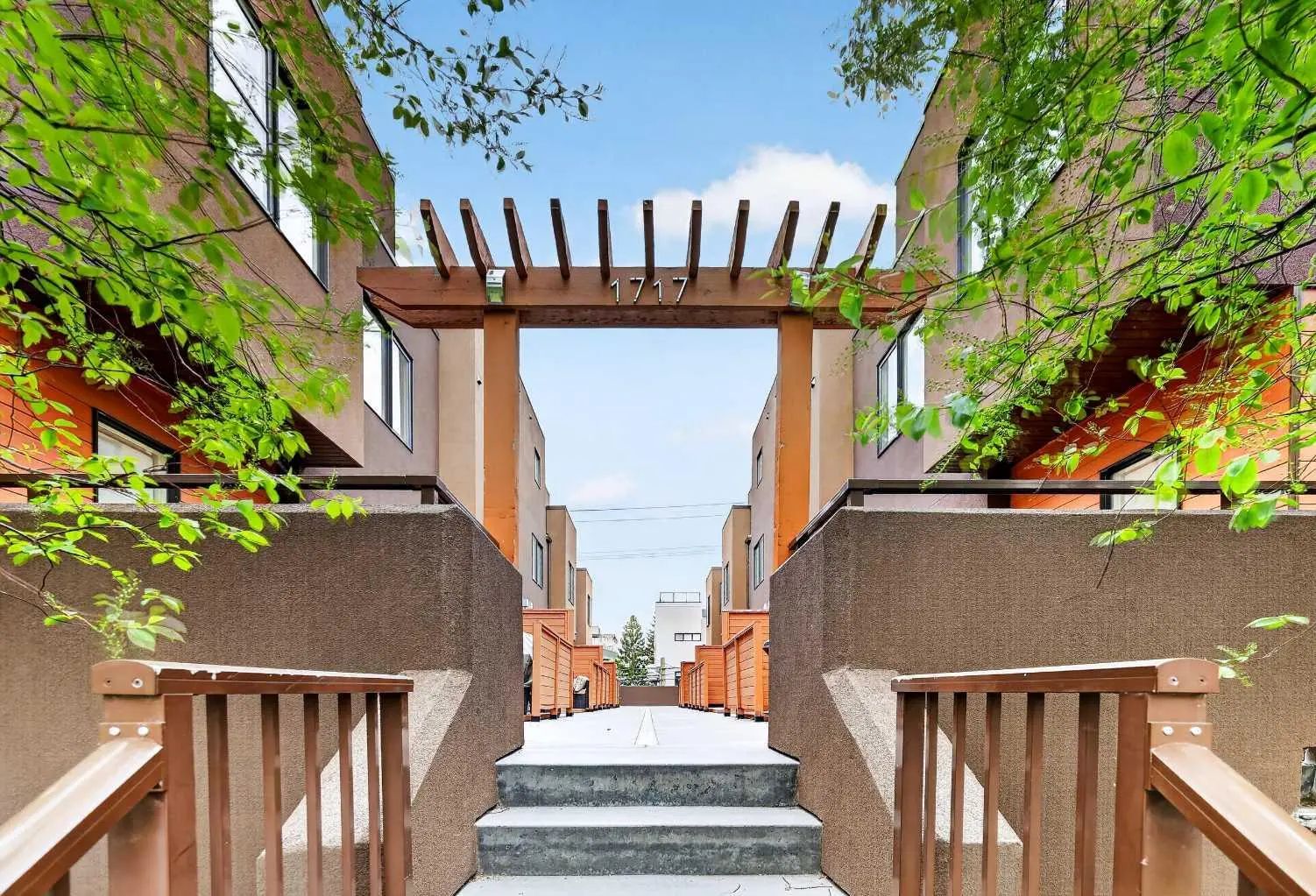 10 1717 27 Avenue Southwest, Calgary – Residential Row/Townhouse Listing Photo 3