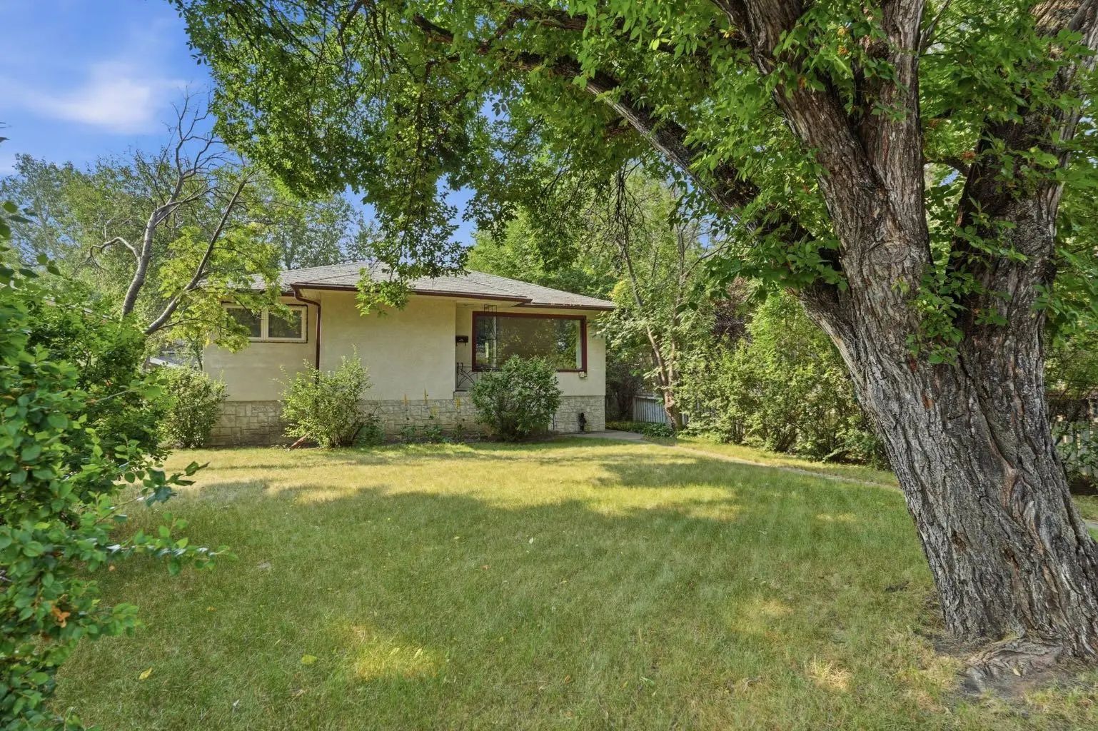 235 32 Avenue Northwest, Calgary – Residential Detached Listing Photo 2