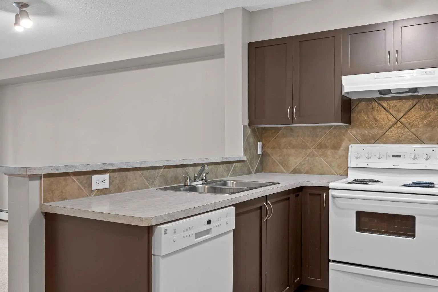 9216 70 Panamount Drive Northwest, Calgary – Residential Apartment Listing Photo 7