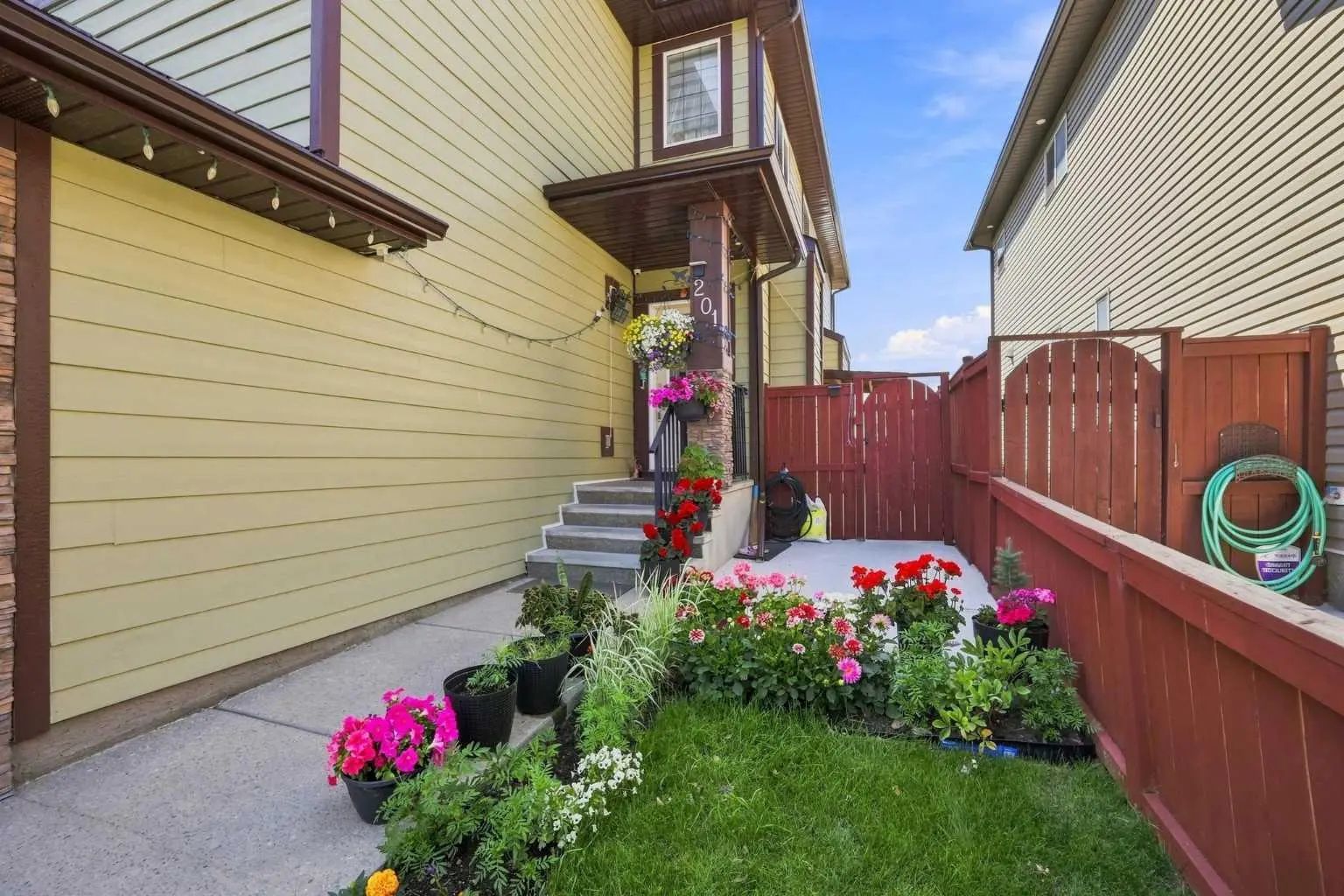 201 Saddlelake Drive Northeast, Calgary – Residential Detached Listing Photo 3