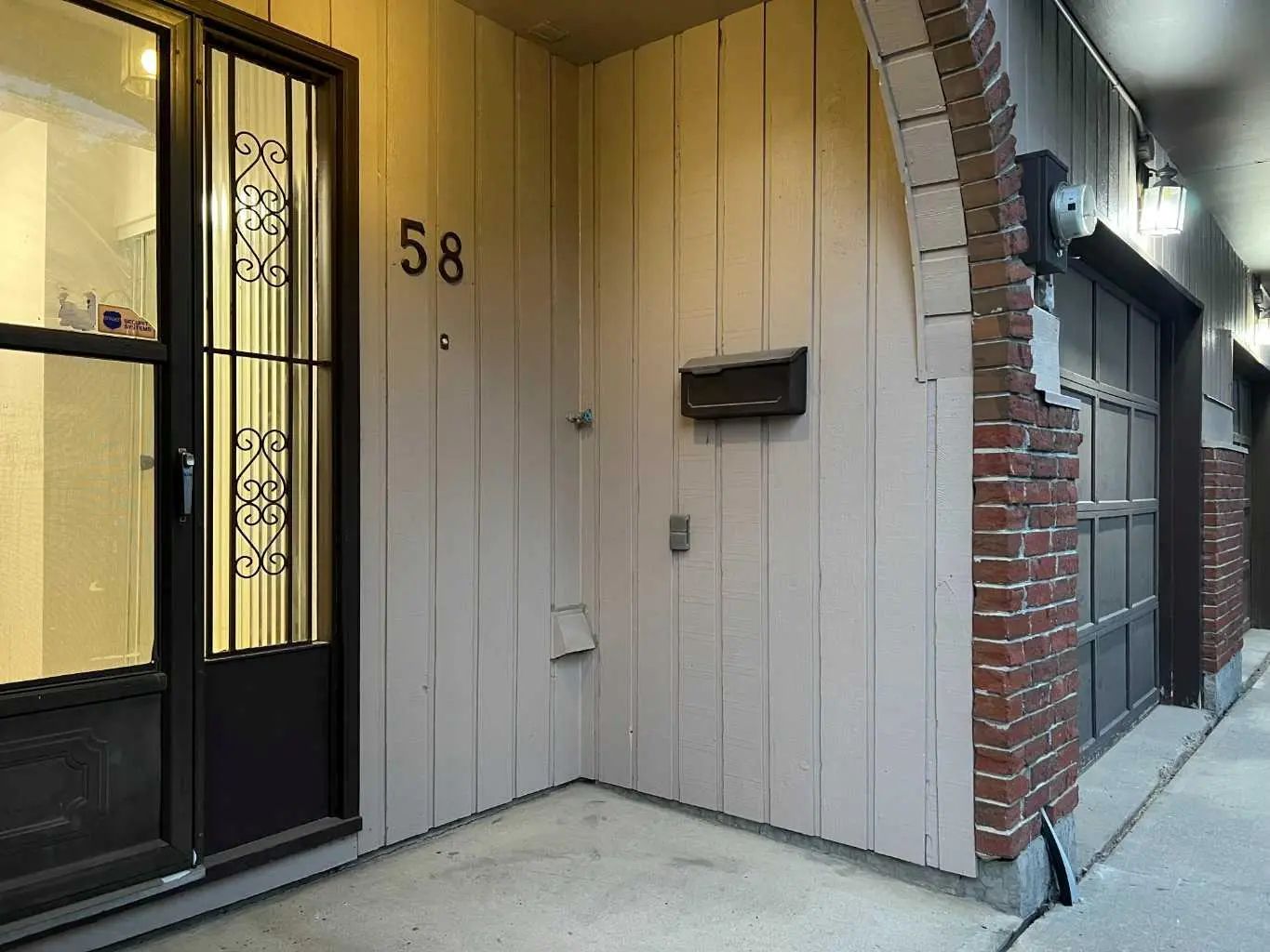 58 Canterbury Gardens Southwest, Calgary – Residential Row/Townhouse Listing Photo 4