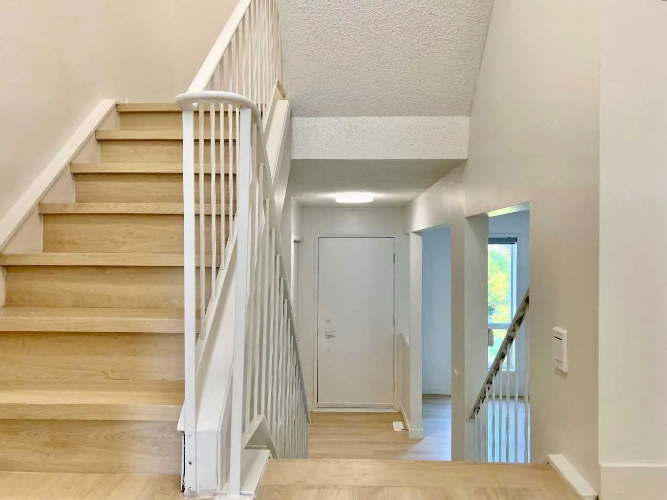 58 Canterbury Gardens Southwest, Calgary – Residential Row/Townhouse Listing Photo 9
