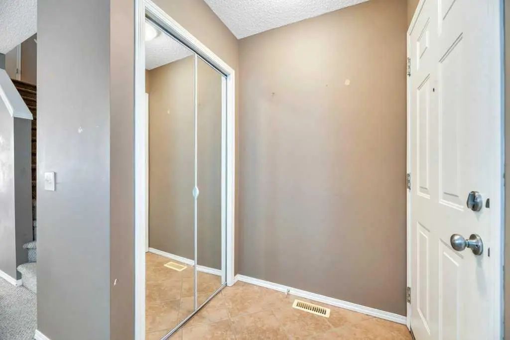 80 Elgin Gardens Southeast, Calgary – Residential Row/Townhouse Listing Photo 4
