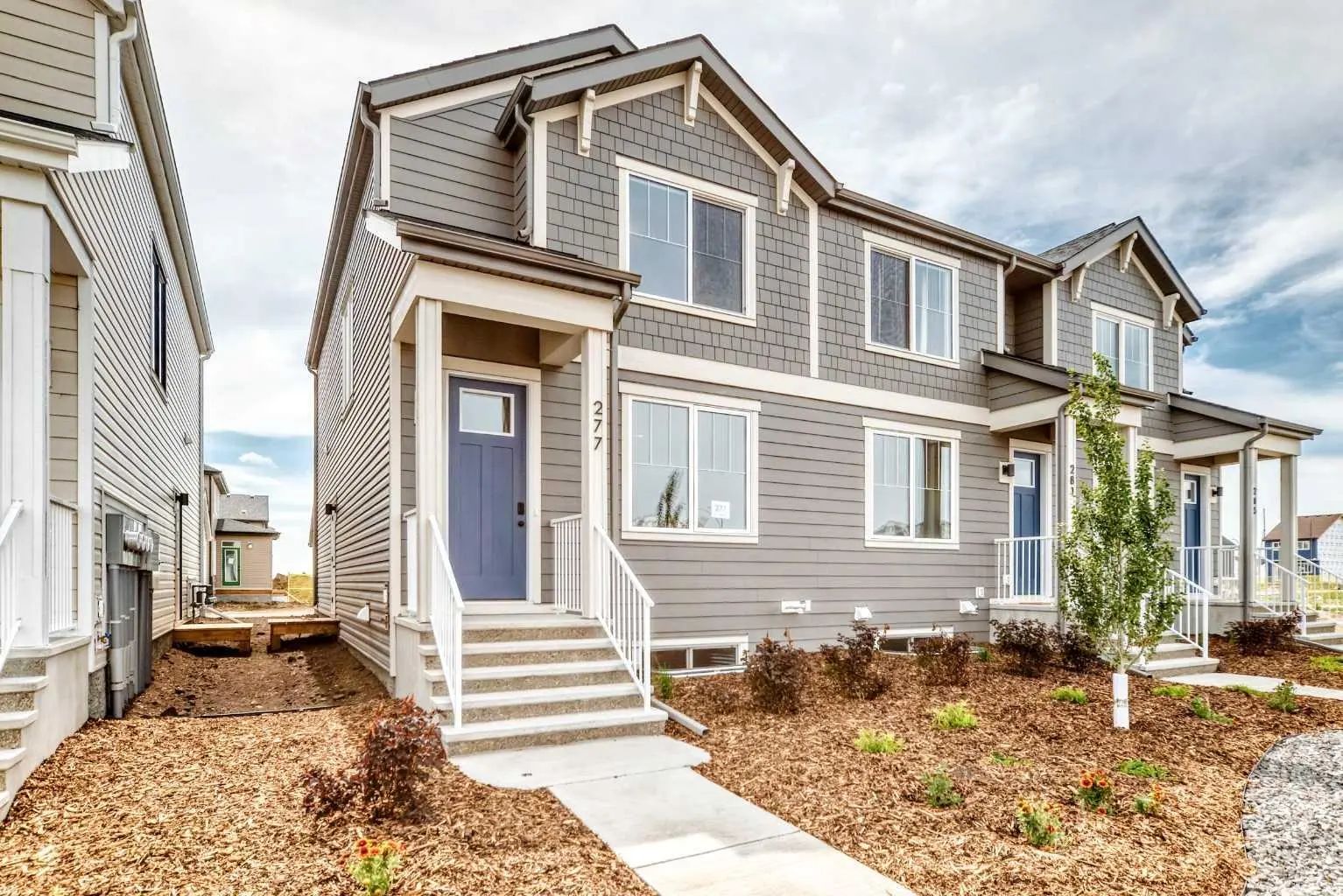 277 Heirloom Way Southeast, Calgary – Residential Row/Townhouse Listing Photo 2
