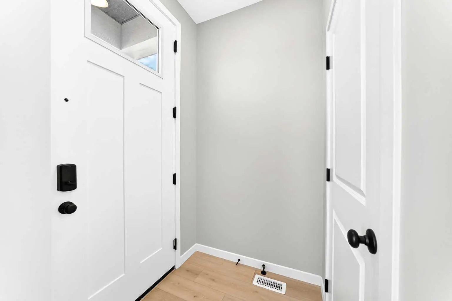 277 Heirloom Way Southeast, Calgary – Residential Row/Townhouse Listing Photo 4