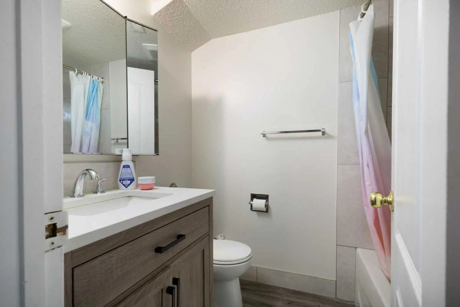 11268 6  Southwest, Calgary – Multi-Family 4 plex Listing Photo 11