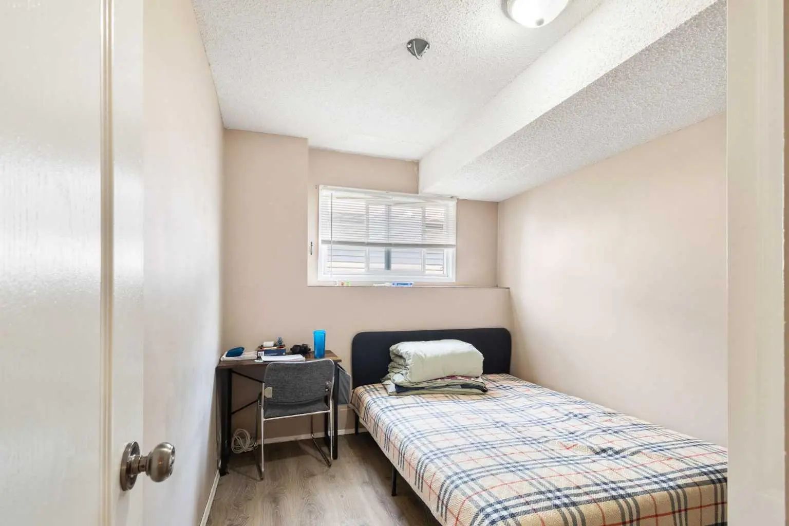 11268 6  Southwest, Calgary – Multi-Family 4 plex Listing Photo 18