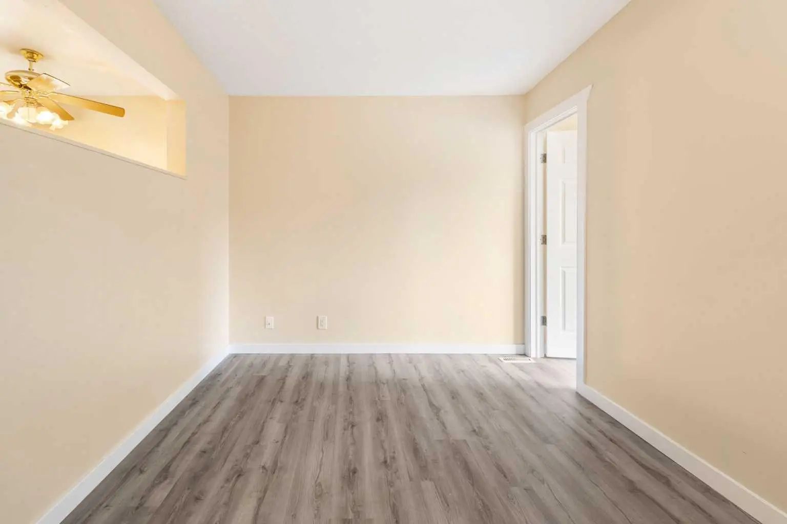 11268 6  Southwest, Calgary – Multi-Family 4 plex Listing Photo 21
